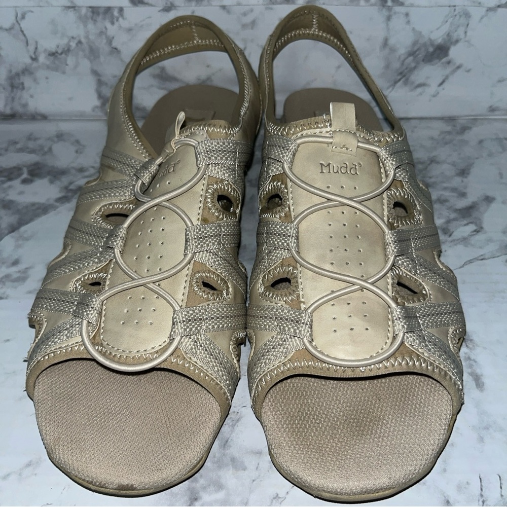 MUDD Angelo womens strap sandals beige size 11 M Hiking Walking Outdoor Shoes